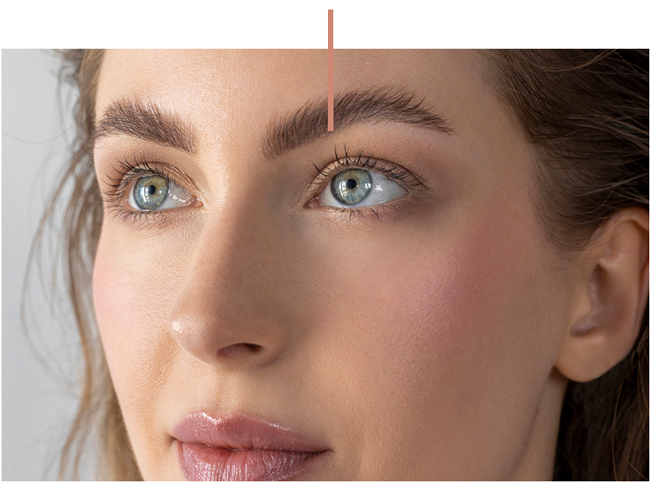 a close up of a woman