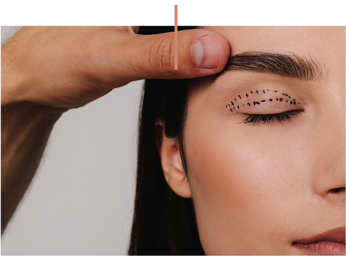 a close up of a woman